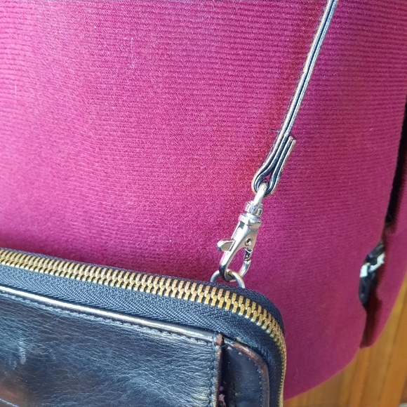 Hobo International 100% genuine leather black zipper clutch crossbody purse - Picture 7 of 16